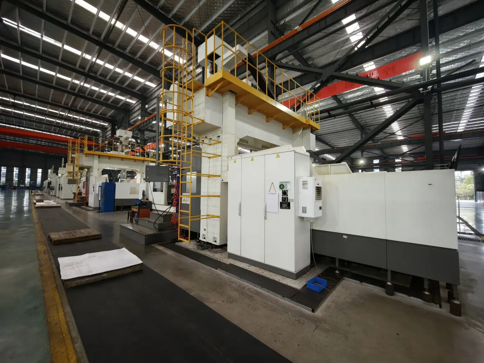 Large vertical turning machine for heavy valve bodies